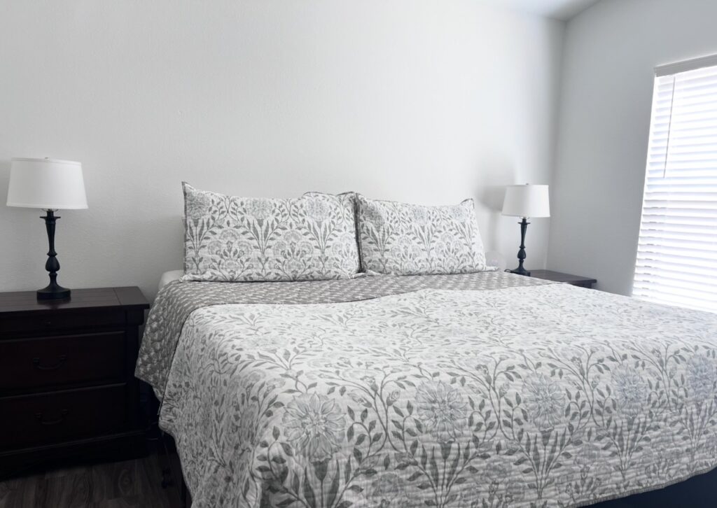 morning cleaning routine for homemakers bed made