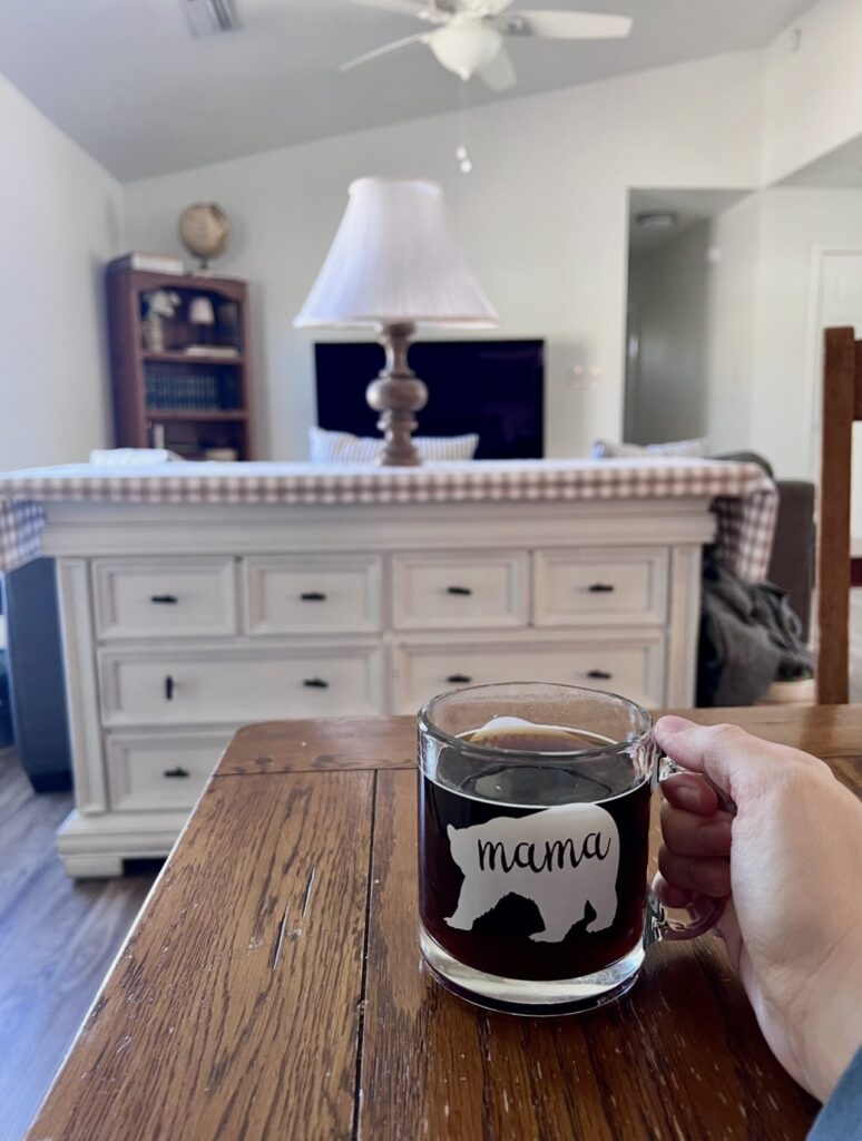 what does a stay at home mom do all day homemaking life